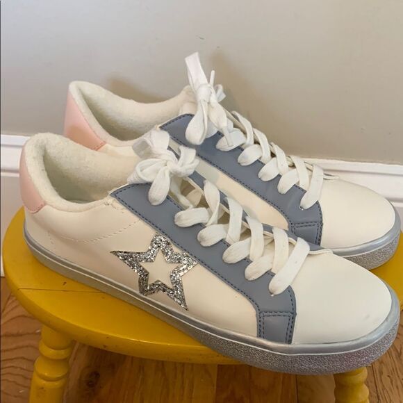 No Boundaries Shoes - No boundaries size 10 Stylish Cream and Blue Sneakers with Star Detail
